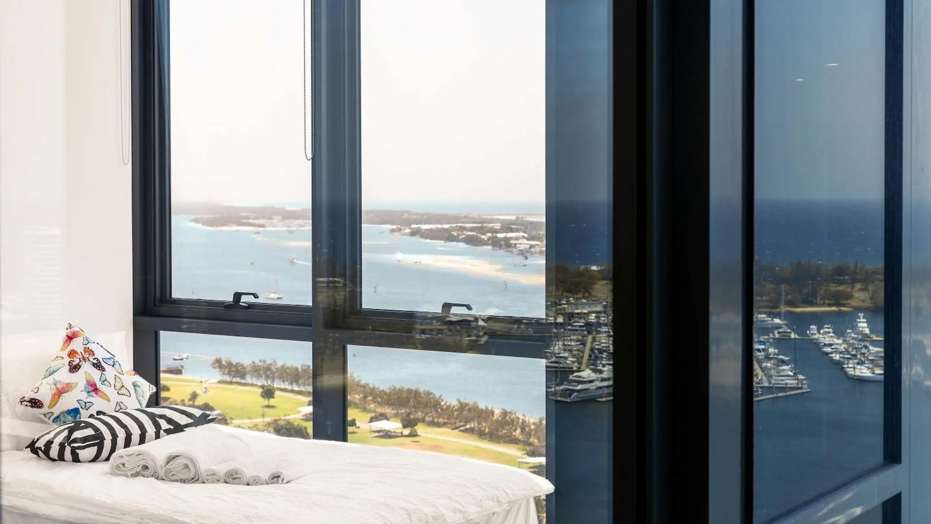 Breathtaking Ocean View Apt In Southport ゴールドコースト オーストラリア