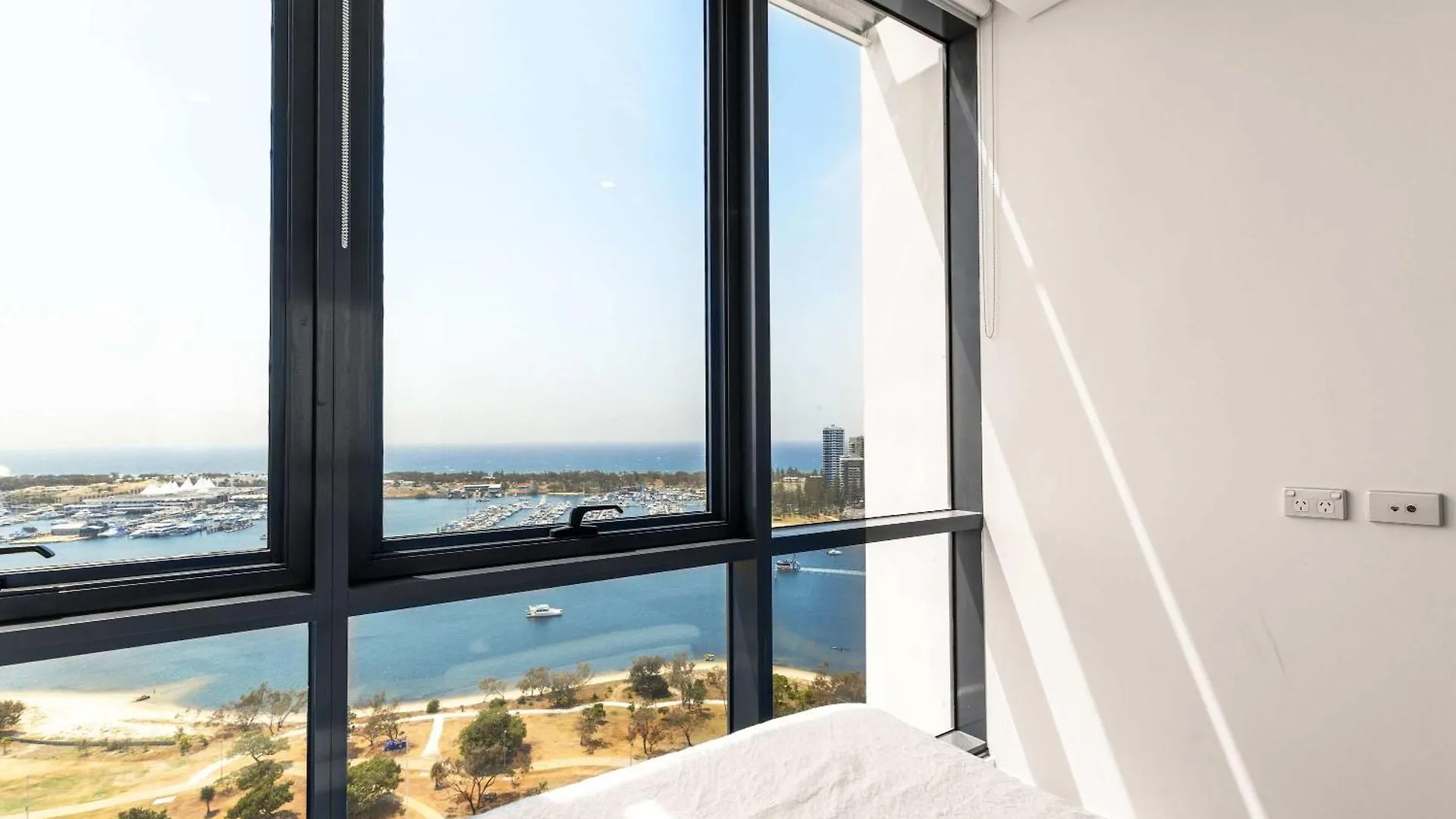 アパート Breathtaking Ocean View Apt In Southport ゴールドコースト オーストラリア